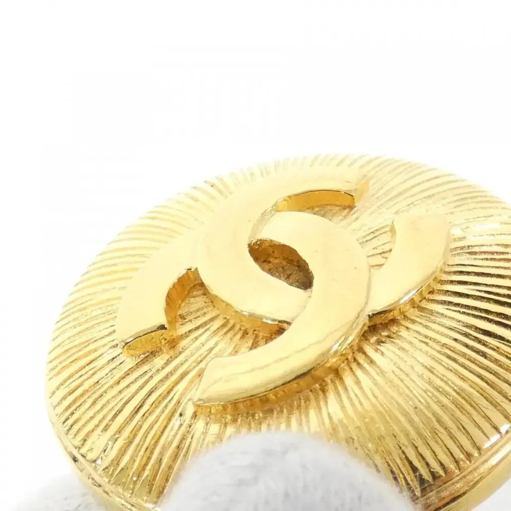 CHANEL Gold Brooch